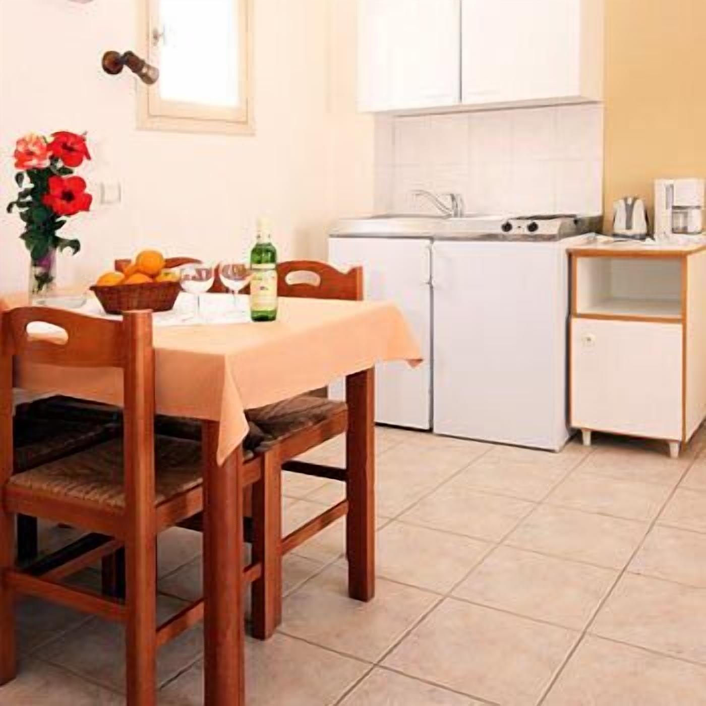 Uzenie All Suites Boutique Resort (Adults Only) Adelianos Kampos Exterior photo